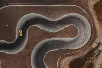Perch&eacute; Porsche usa la farina per insegnare a guidare le sue sportive?