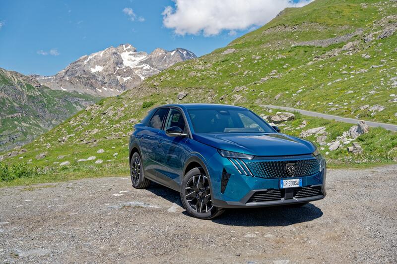 La nuova Peugeot 3008 mild-hybrid