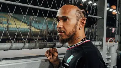 F1. Lewis Hamilton si prepara all'arrivo in Ferrari: iniziate le lezioni di italiano
