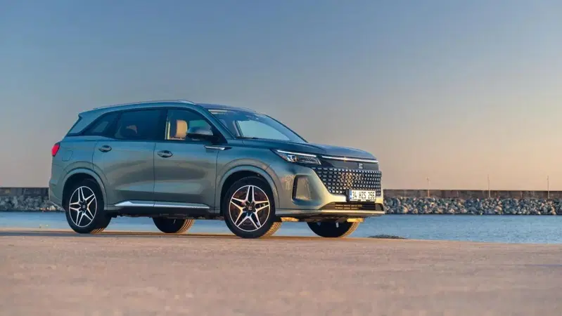 DFSK E5: la Dongfeng plug-in da 37k "liberamente ispirata" all'Audi Q5 [VIDEO]