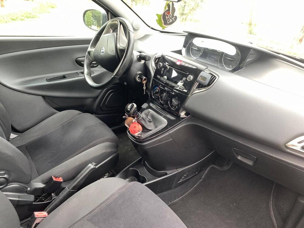 Lancia Ypsilon usata a Ascoli Piceno (8)