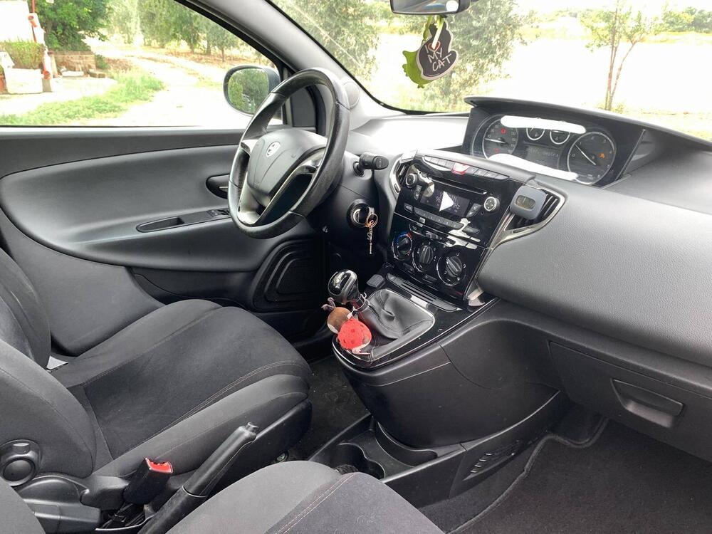 Lancia Ypsilon usata a Ascoli Piceno (11)