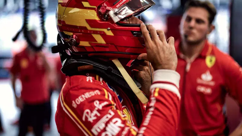 F1. Qualifiche GP Singapore, Sainz chiude il Q3 nel muro: "Ho sottovalutato la mancanza di grip con le gomme fredde"
