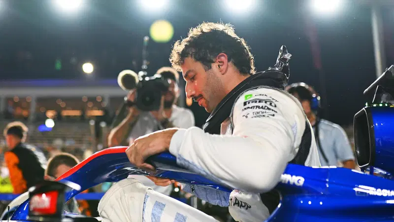 F1. GP Singapore, Ricciardo e il regalo d'addio a Verstappen con il punto addizionale strappato a Norris: "Grazie Daniel"