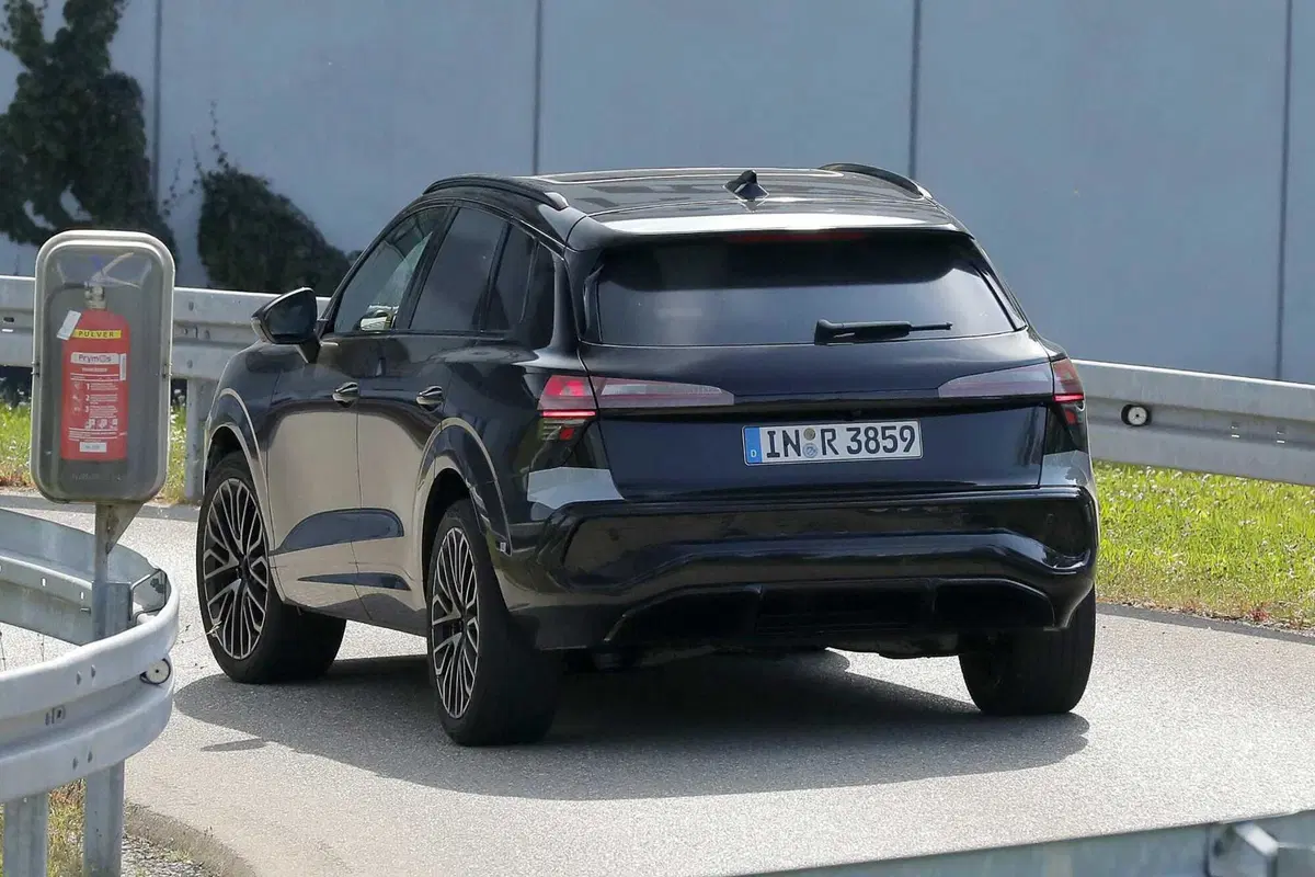 Audi Q3: la terza generazione è in arrivo nel 2025 | Foto Spia  (12)