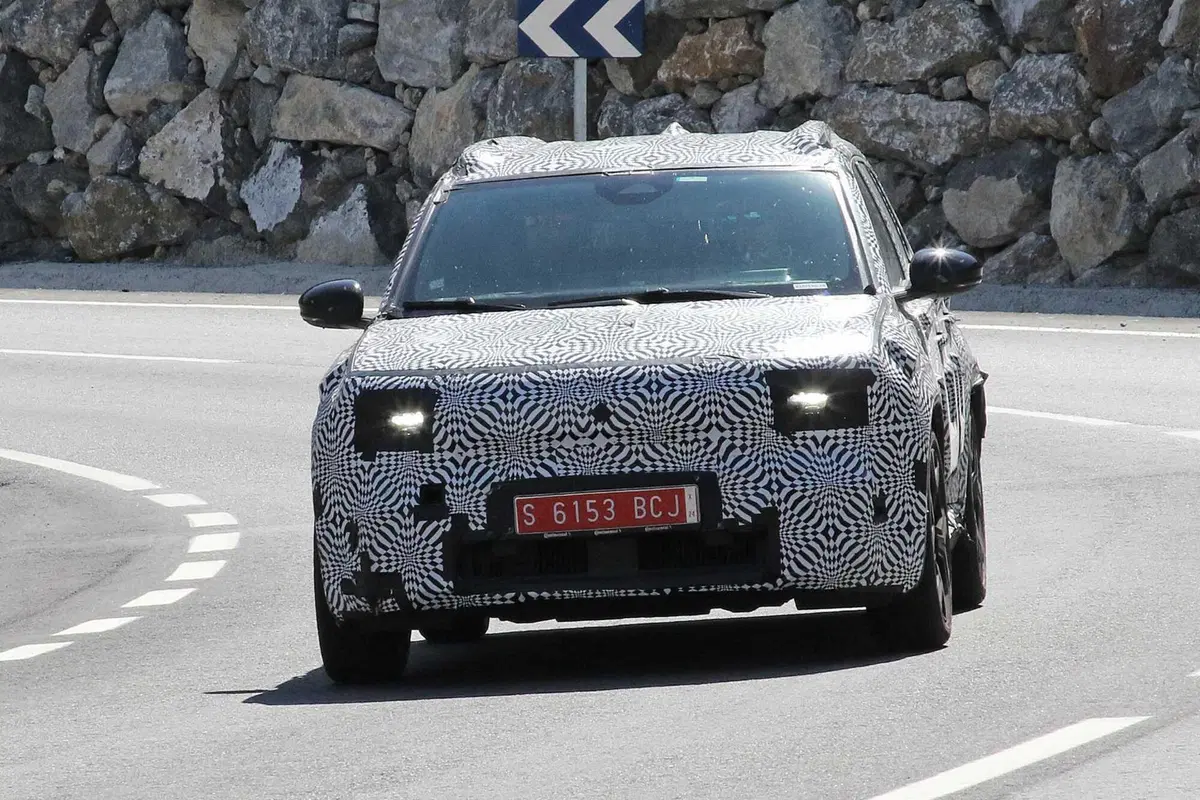 Renault 4: il debutto della nuova francese elettrica è vicino | Foto Spia  (5)