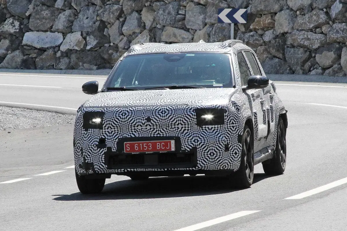 Renault 4: il debutto della nuova francese elettrica è vicino | Foto Spia  (4)