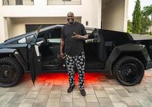 Shaquille O'Neal (2 metri e 16 cm) ha il suo Cybertruck, ma è un po' speciale