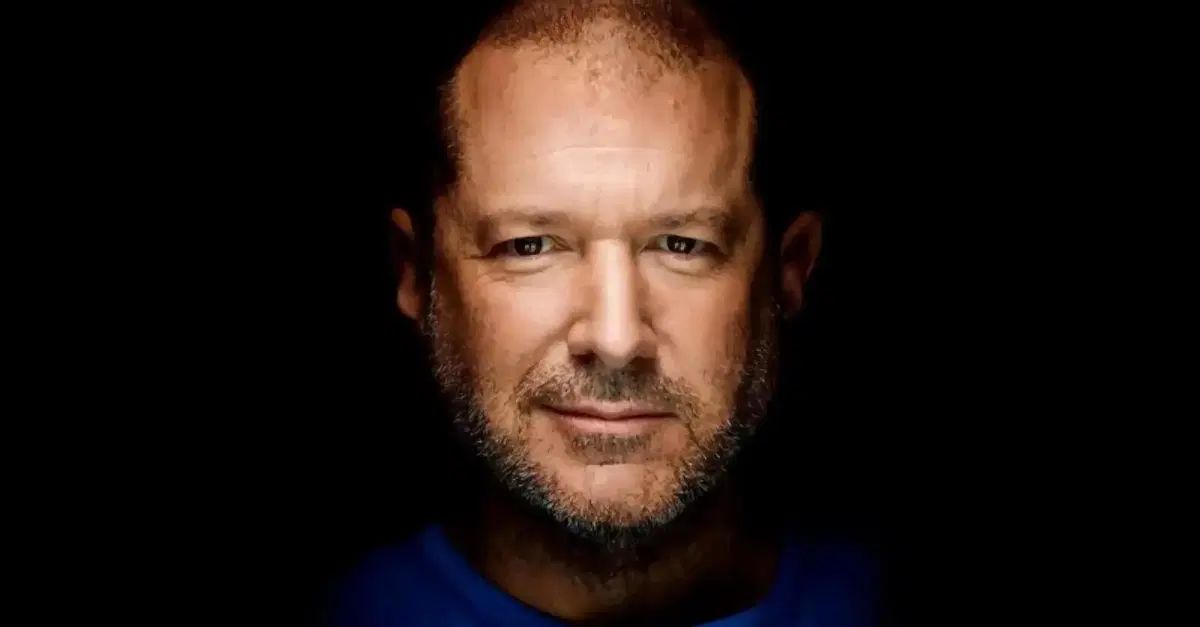 Il nuovo volante della Ferrari elettrica disegnato da Jony Ive