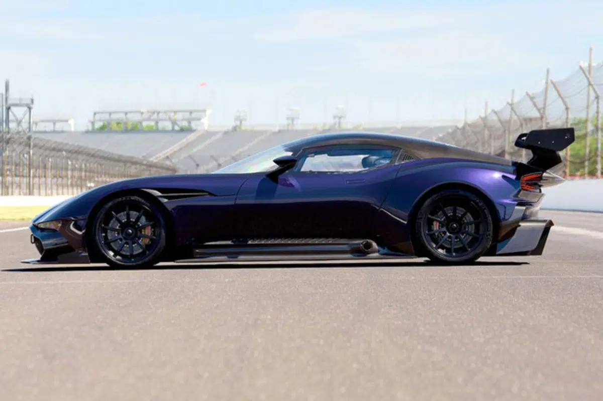 Aston Martin Vulcan: all'asta l'esemplare numero 11 (4)