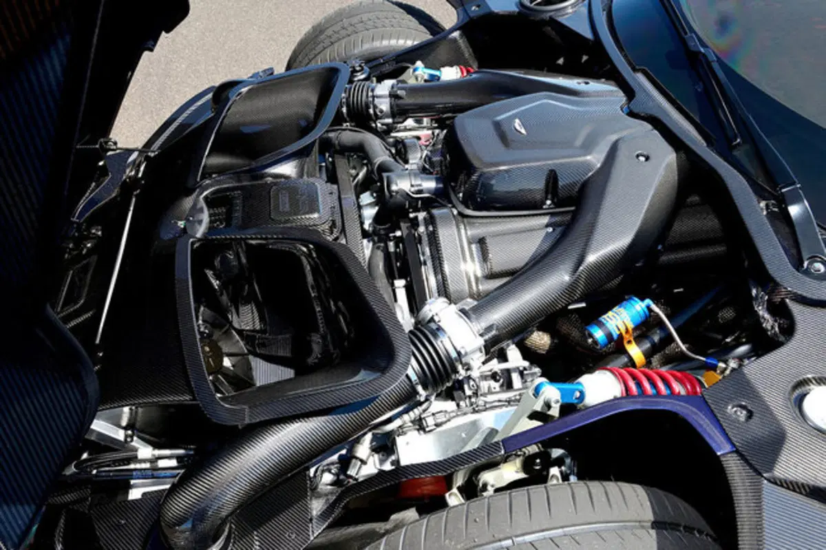 Aston Martin Vulcan: all'asta l'esemplare numero 11 (11)