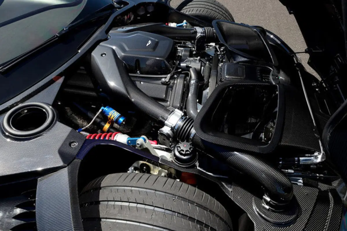 Aston Martin Vulcan: all'asta l'esemplare numero 11 (12)