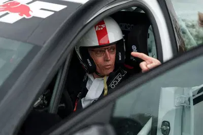 Lancia Ypsilon Rally4 HF: chi la guida a Balocco sotto l'acqua? [VIDEO]