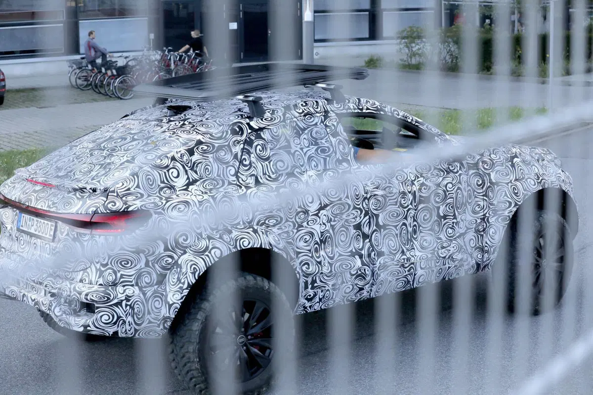 Audi Q6 e-tron Sportback: preparativi per una versione Dakar? [FOTO SPIA] (5)