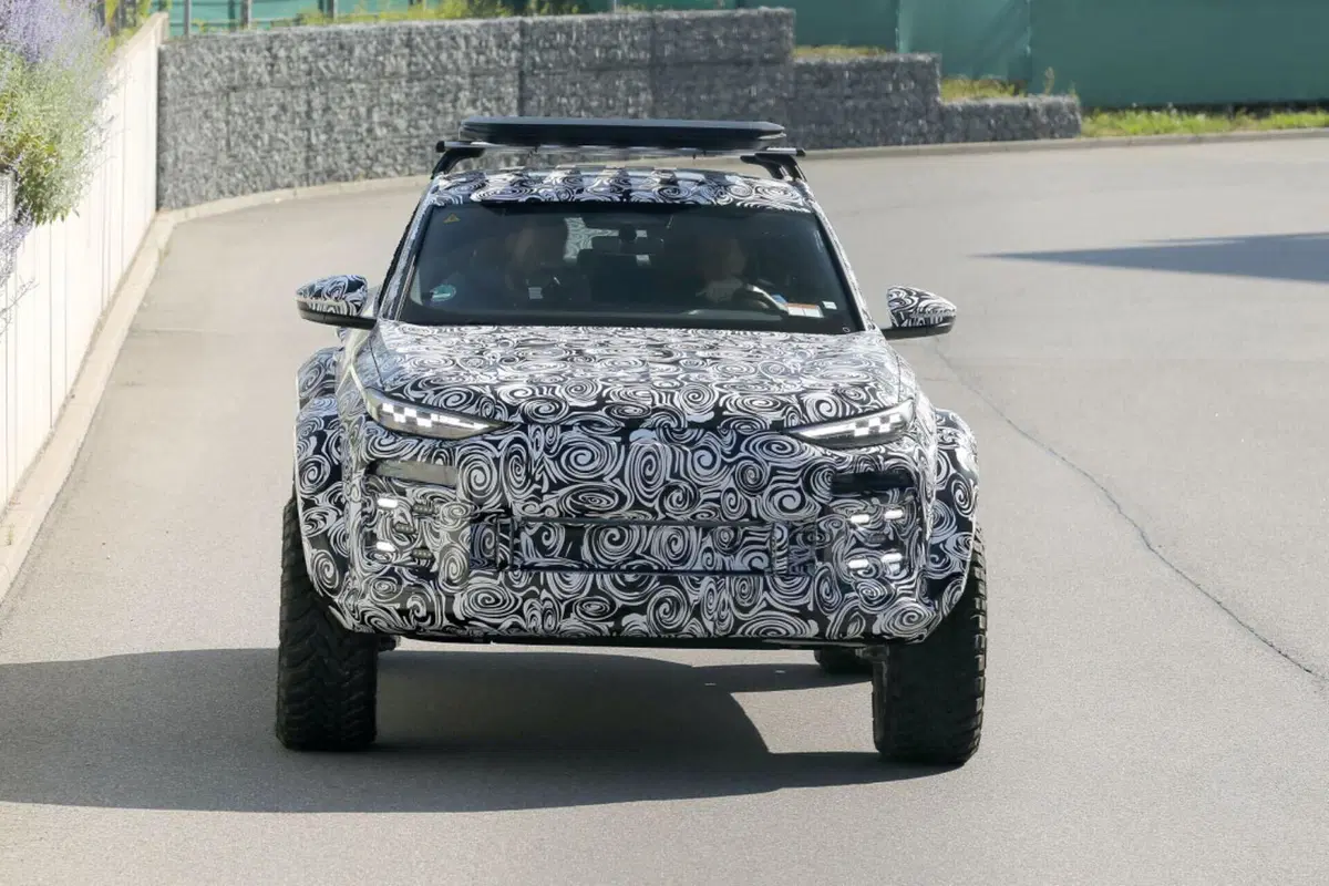 Audi Q6 e-tron Sportback: preparativi per una versione Dakar? [FOTO SPIA] (6)