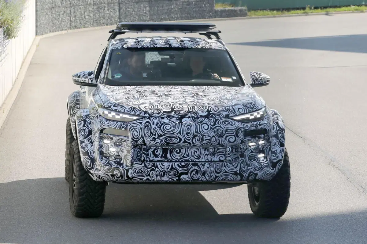 Audi Q6 e-tron Sportback: preparativi per una versione Dakar? [FOTO SPIA] (7)