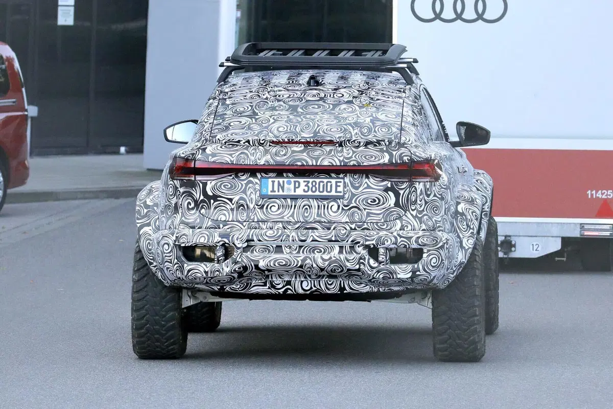 Audi Q6 e-tron Sportback: preparativi per una versione Dakar? [FOTO SPIA] (8)