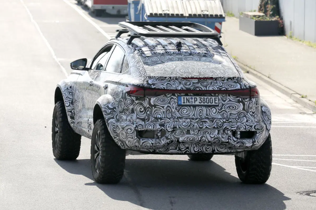 Audi Q6 e-tron Sportback: preparativi per una versione Dakar? [FOTO SPIA] (9)