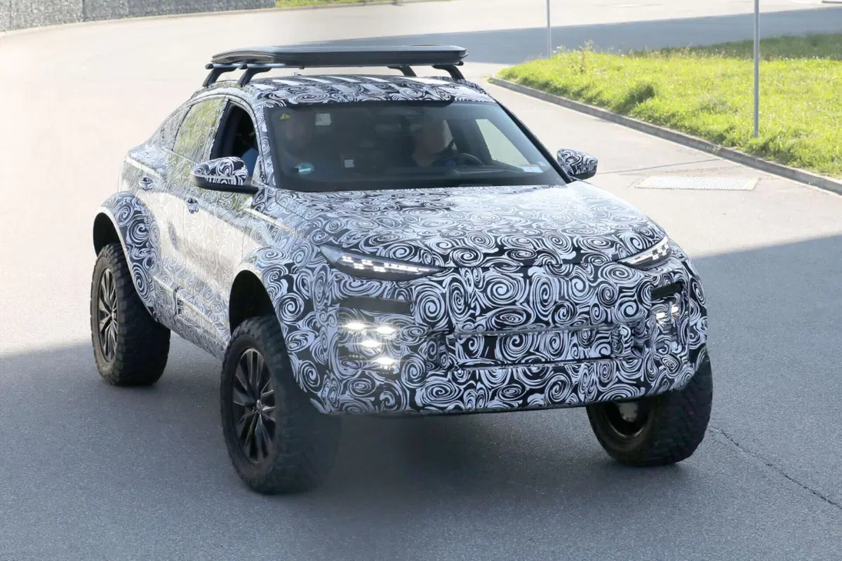 Audi Q6 e-tron Sportback: preparativi per una versione Dakar? [FOTO SPIA] (11)