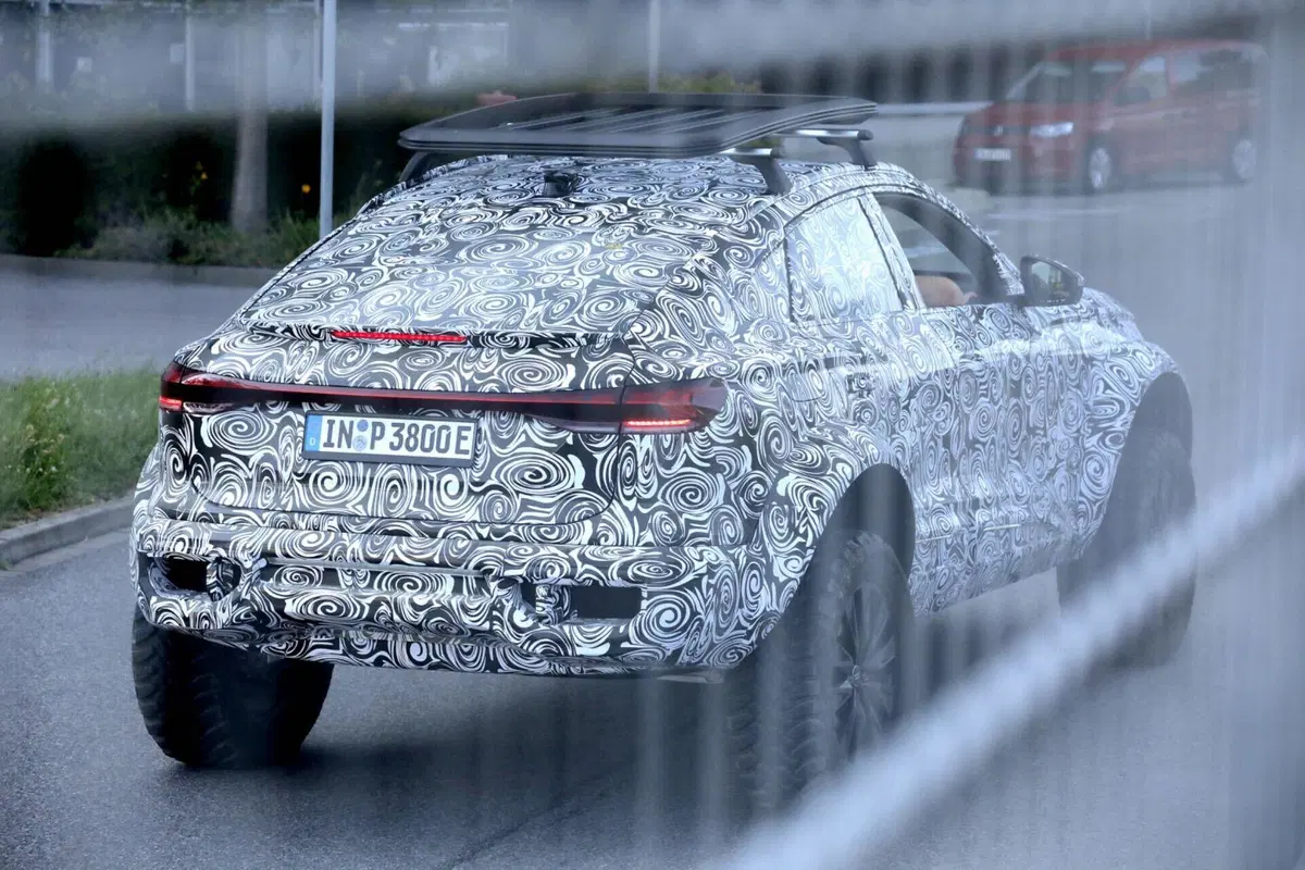 Audi Q6 e-tron Sportback: preparativi per una versione Dakar? [FOTO SPIA] (12)