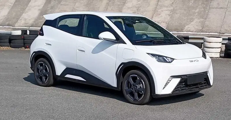 BYD, a Parigi il debutto della supercar U8 e un nuovo modello per l'Europa