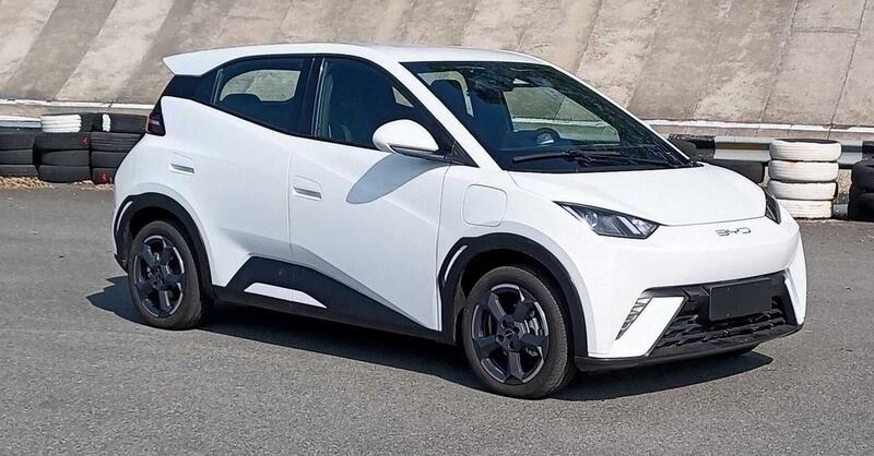 BYD, a Parigi il debutto della supercar U8 e un nuovo modello per l&#039;Europa