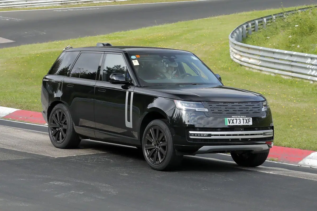 Range Rover: ecco il prototipo 100% elettrico al Nurburgring | Foto Spia (3)