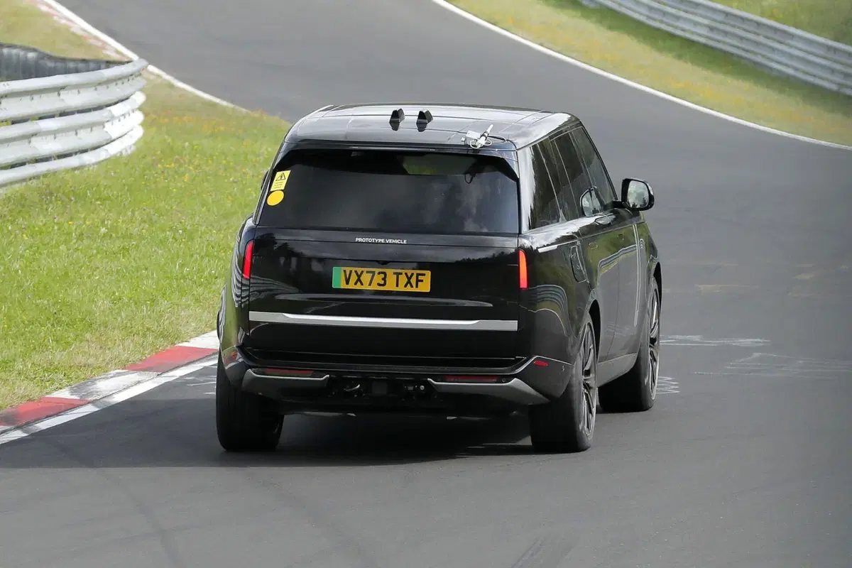 Range Rover: ecco il prototipo 100% elettrico al Nurburgring | Foto Spia (4)