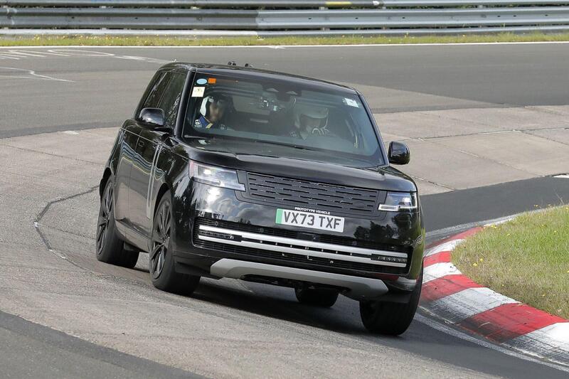 Range Rover: ecco il prototipo 100% elettrico al Nurburgring | Foto Spia