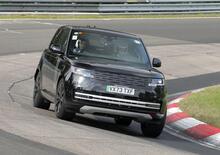 Range Rover: ecco il prototipo 100% elettrico al Nurburgring | Foto Spia