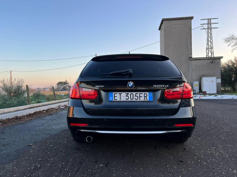 BMW Serie 3 320d xDrive Modern del 2014 usata a Santarcangelo di Romagna