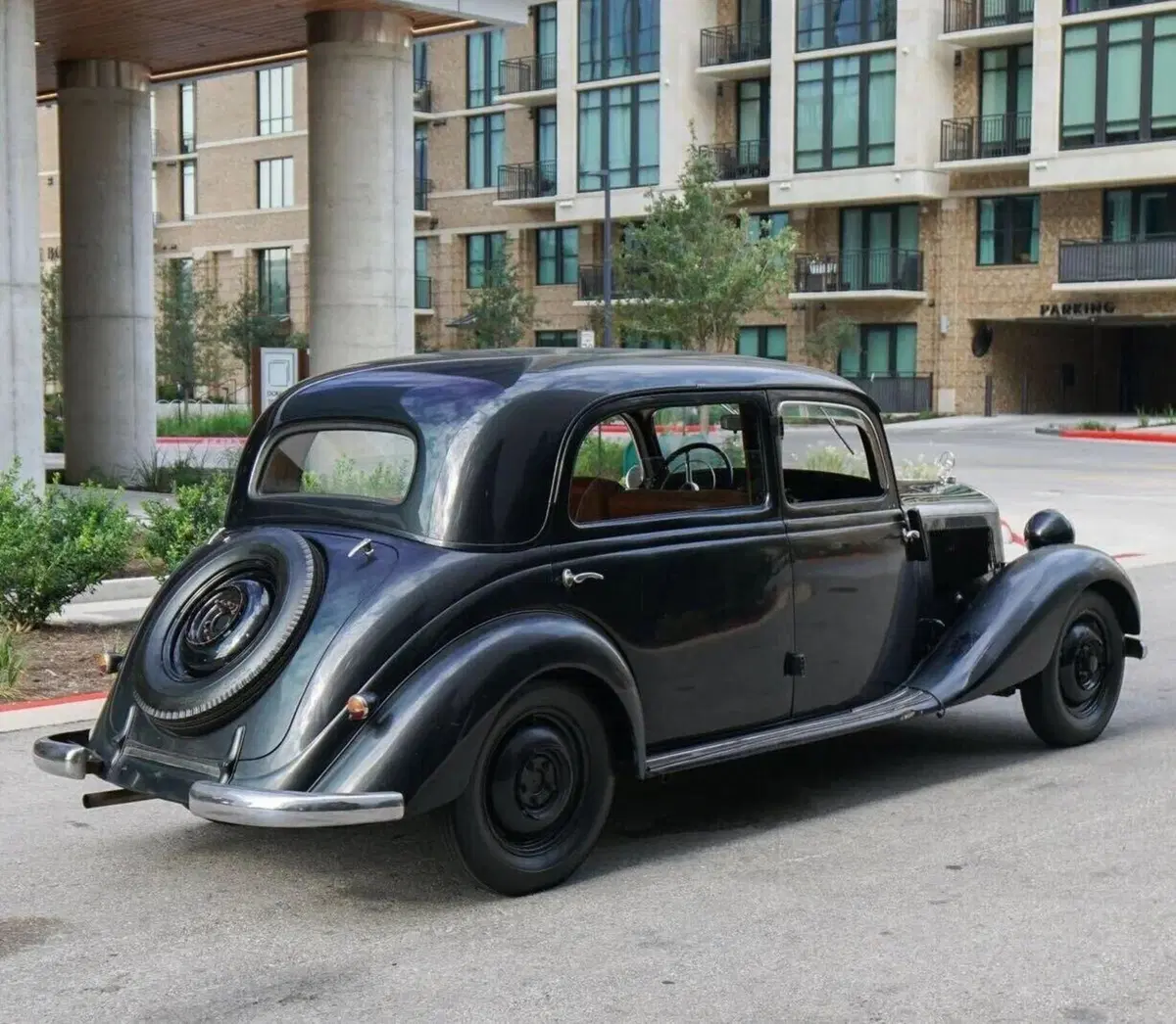 In vendita la Mercedes usata in "Indiana Jones e il Quadrante del Destino"