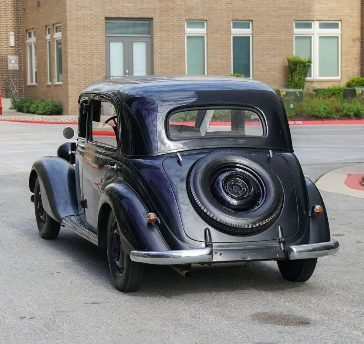 In vendita la Mercedes usata in "Indiana Jones e il Quadrante del Destino" (3)