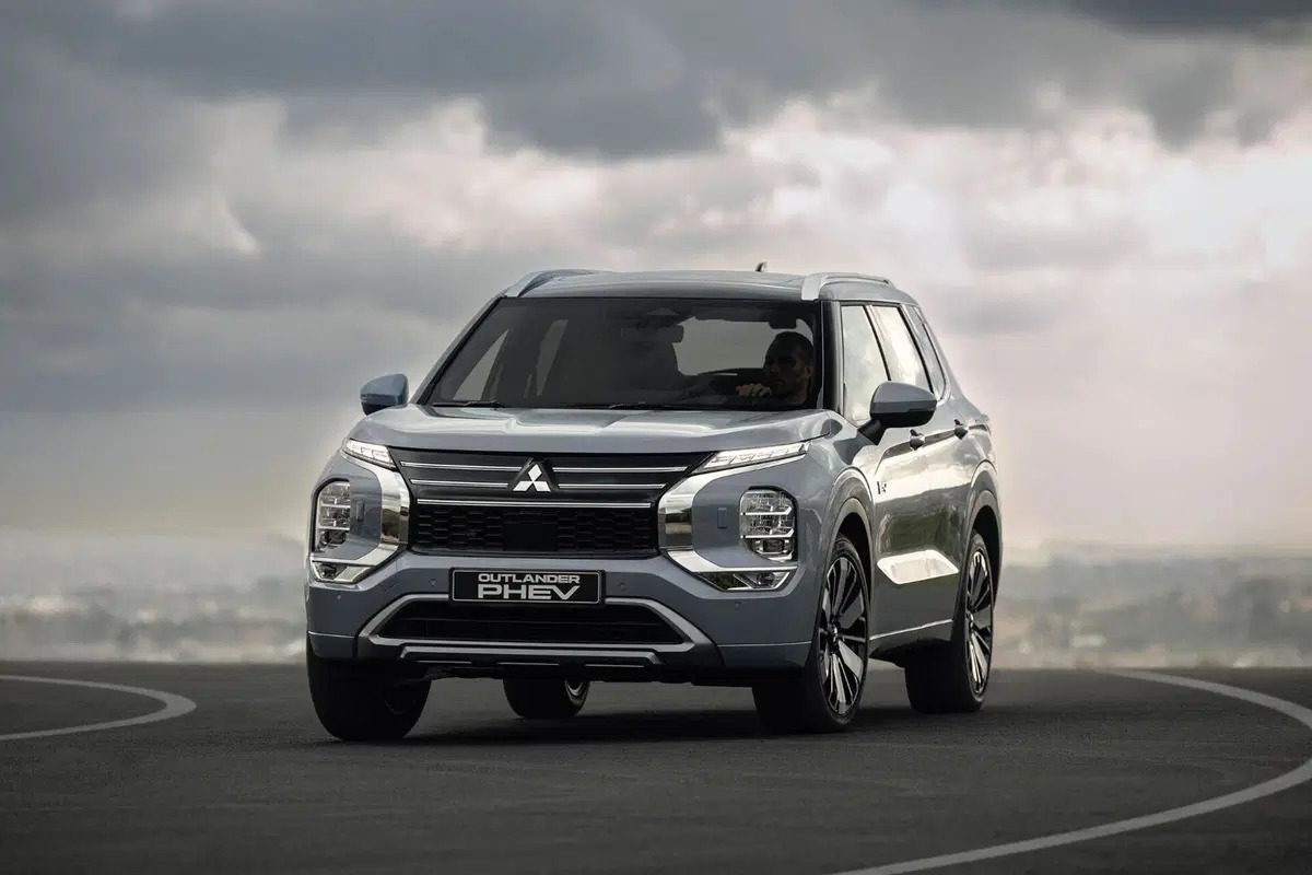 Mitsubishi Outlander PHEV, ecco l'ammiraglia per l'Europa