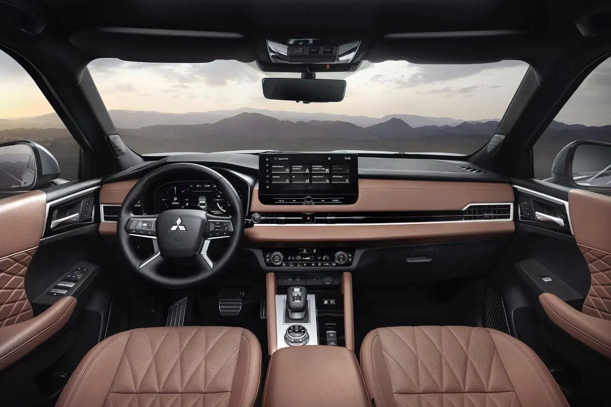 Mitsubishi Outlander PHEV, ecco l'ammiraglia per l'Europa (3)