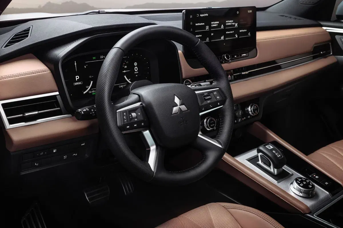 Mitsubishi Outlander PHEV, ecco l'ammiraglia per l'Europa (4)