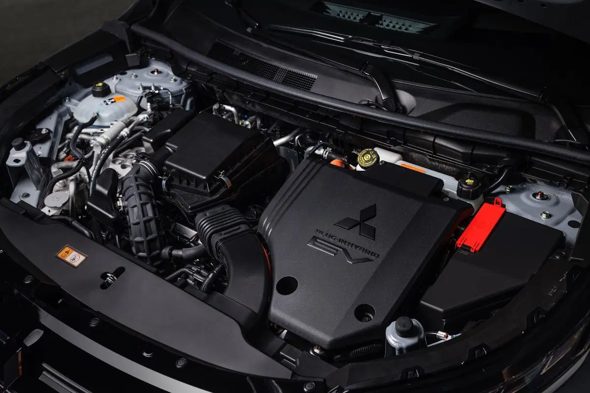 Mitsubishi Outlander PHEV, ecco l'ammiraglia per l'Europa (9)