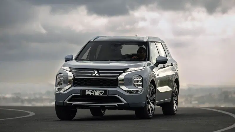 Mitsubishi Outlander PHEV, ecco l'ammiraglia per l'Europa