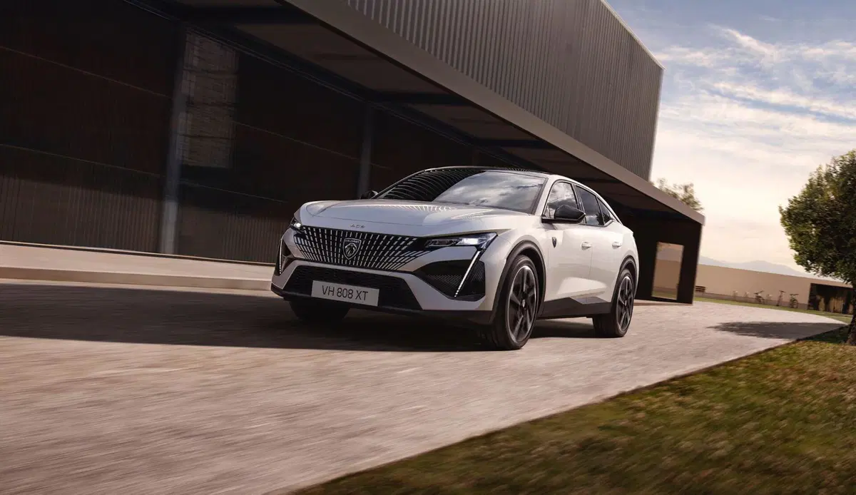 Peugeot E-408: completata la gamma della fastback  (5)