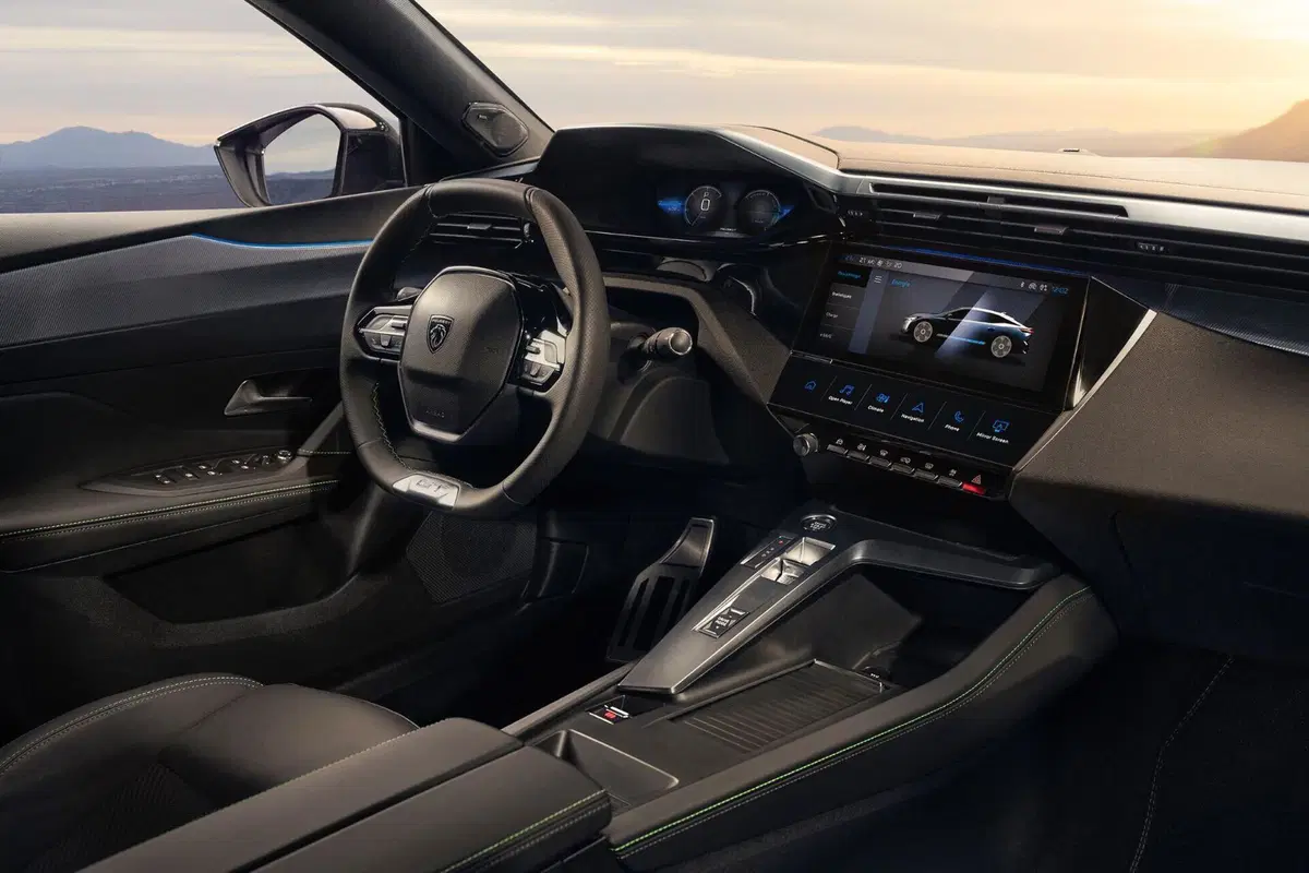 Peugeot E-408: completata la gamma della fastback  (7)