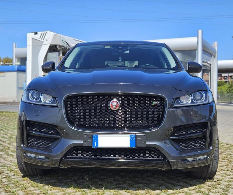 Jaguar F-Pace 2.0 D 180 CV AWD R-Sport  del 2016 usata a Trofarello