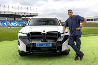 653 CV nel box e niente patente: Kylian Mbapp&eacute; riceve l&#039;ennesima top car