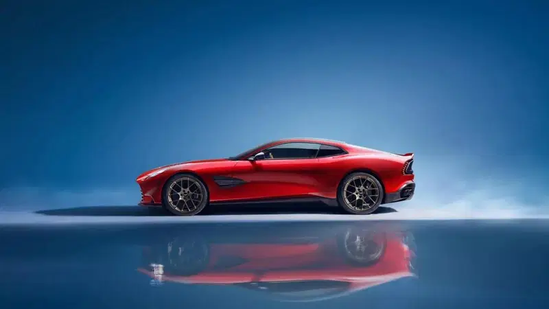 Aston Martin Vanquish: il V12 turbo ha pi&ugrave; cavalli di una Ferrari 12C ma... [VIDEO]