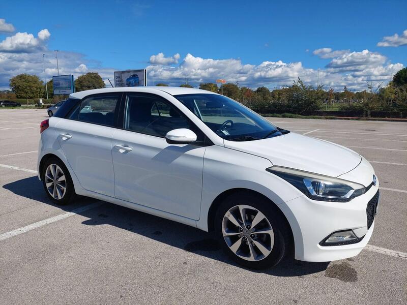 Hyundai i20 1.2 84 CV 5 porte Comfort  del 2015 usata a Pontedera