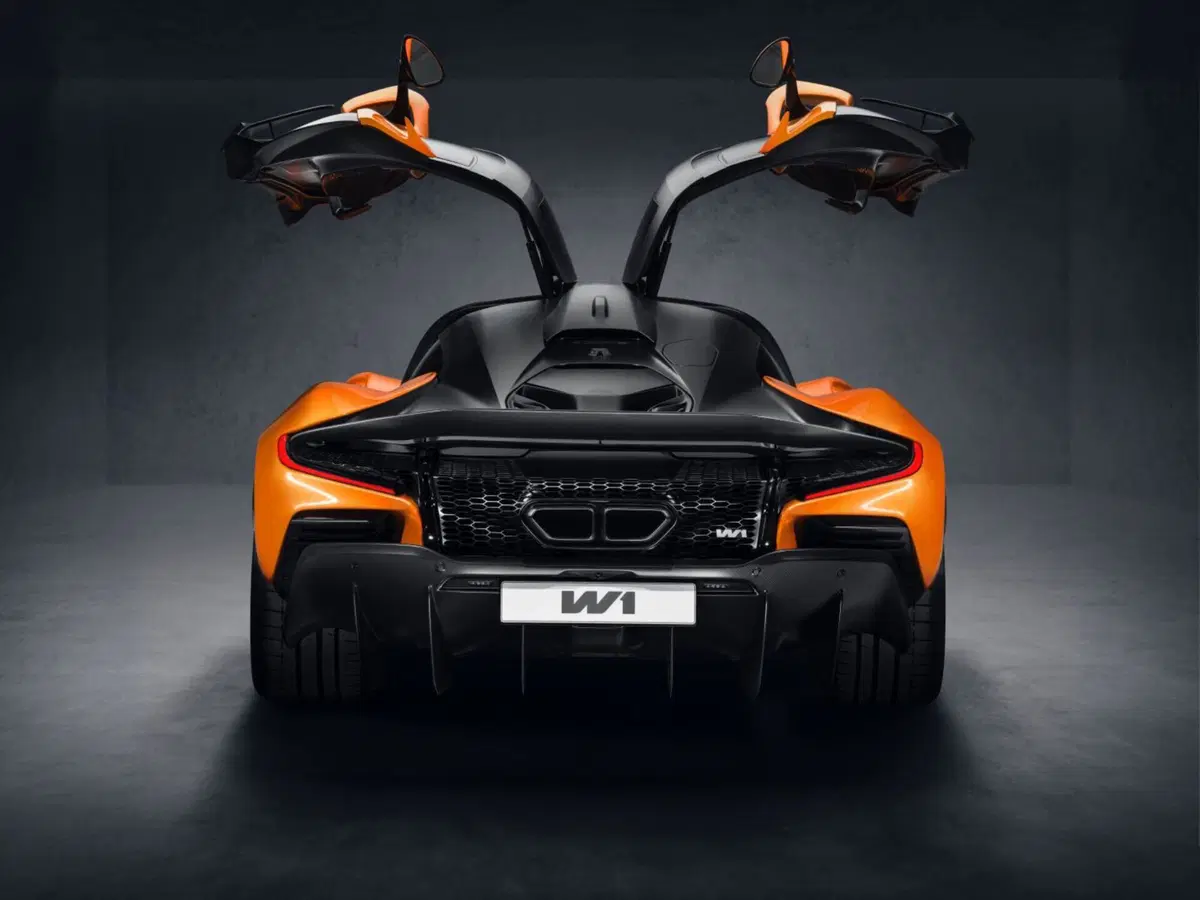 McLaren W1: è la più potente di sempre, ha 1.275 CV con il V8 ibrido (7)