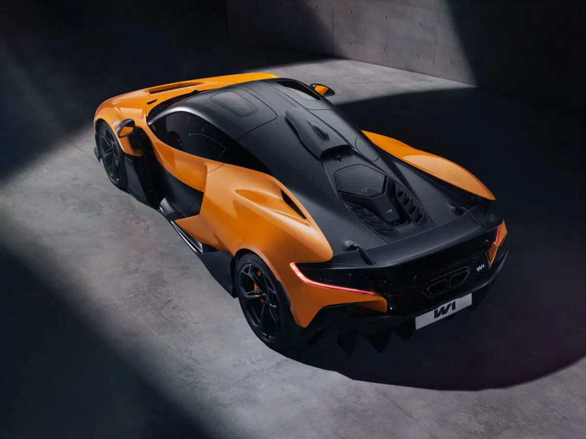 McLaren W1: è la più potente di sempre, ha 1.275 CV con il V8 ibrido (9)