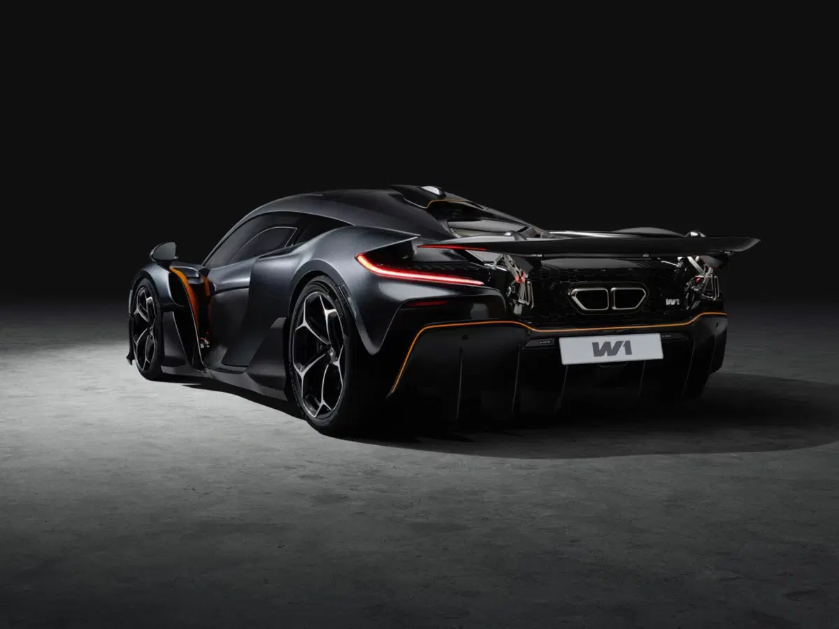 McLaren W1: è la più potente di sempre, ha 1.275 CV con il V8 ibrido (12)
