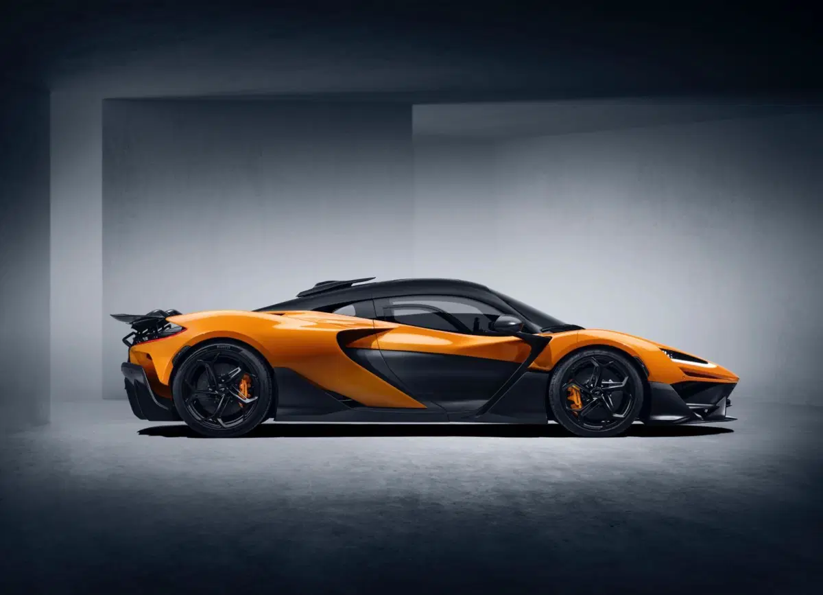 McLaren W1: è la più potente di sempre, ha 1.275 CV con il V8 ibrido (25)