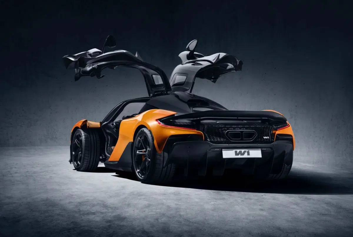 McLaren W1: è la più potente di sempre, ha 1.275 CV con il V8 ibrido (26)