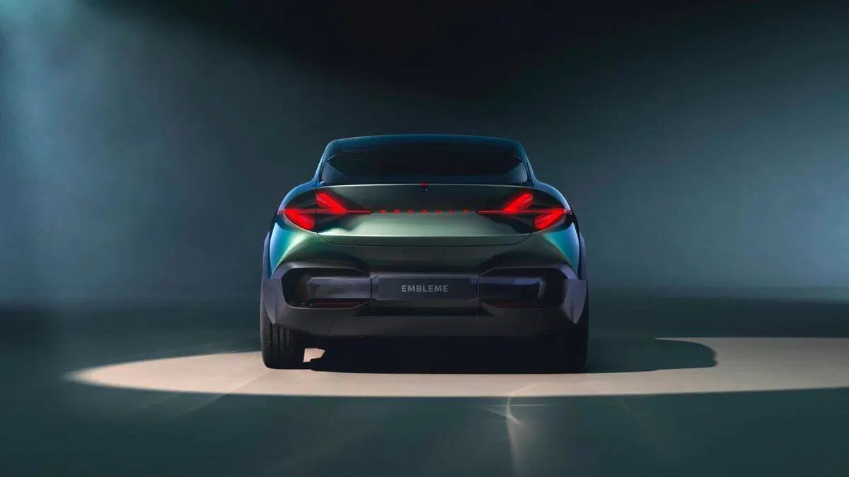 Renault Embleme: doppia soluzione batterie + idrogeno per la concept di Parigi (6)